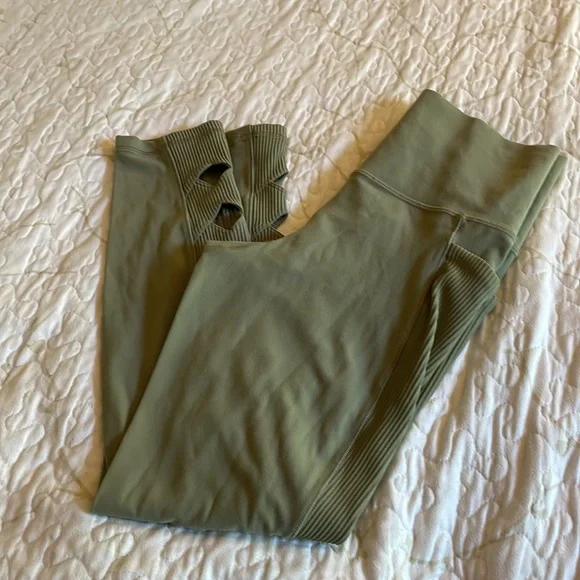Athleta Salutation Stash Pocket Cutout 7/8 Tight olive green - Picture 11 of 16